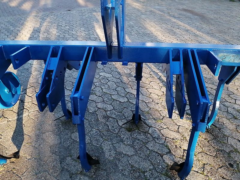 Frost Kein Amazone TL,Lemken Topaz,Howard, Frontgrubber,Heckgrubber,kurzgrubber,Vorbaugrubber 2,1m Rahmenbreite 6Stile mit 35cm Strichabstand 200cm Arbeitsbreite Stufenlos Verstellbare Tasträder 400mm Eisenbereift Ideal als Vorbaugrubber zur Auflockerung von Ro