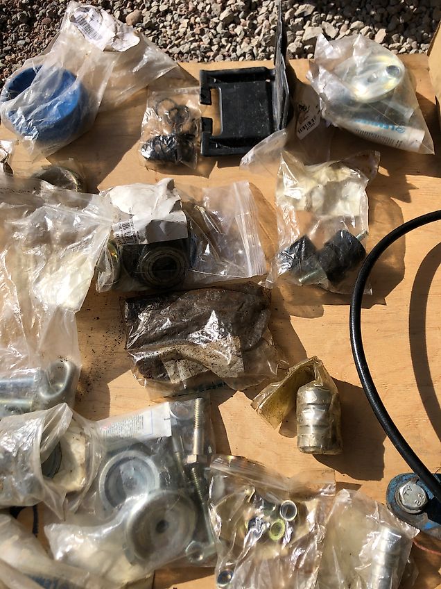 Lemken Solitär 9 und Zirkon-Ersatzteilkonvolut, Inhalt s. Fotos, Preis für alle abgebildeten Teile zusammen