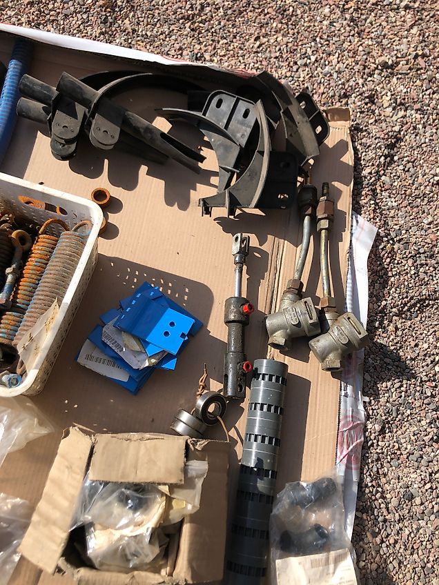 Lemken Solitär 9 und Zirkon-Ersatzteilkonvolut, Inhalt s. Fotos, Preis für alle abgebildeten Teile zusammen