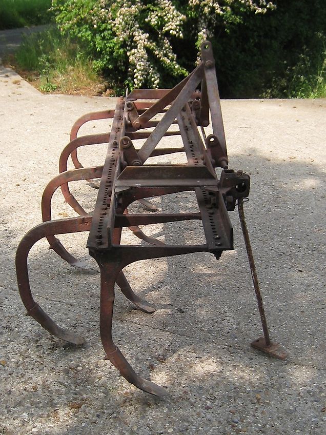 Ransomes 9 tine rigid leg cultivator