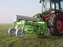 Bomet Schwingsiebroder / Potato digger / Arracheuse de pomme de terre / Scavapatate / Excavadora / Однорядная картофельная копалка / Kopaczka do ziemniaków Ursa Z655