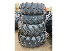 Vredestein Vredestein/Pirelli 420/70R24 en 520/70R34