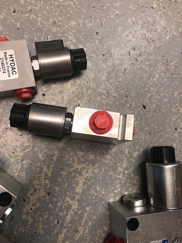 Kuhn Verteiler und Hydraulischer Steuerblock Setpreis