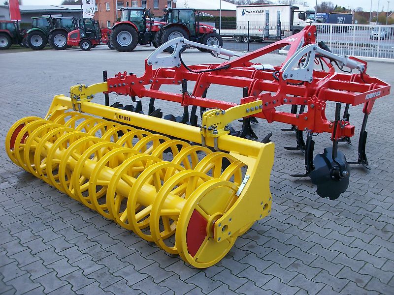 Pöttinger Synkro 3030 mit Tandem U-Profilwalze