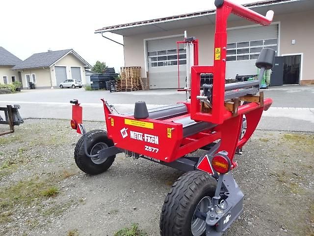 Metal-fach Z 577 Wickelgerät -Neue Version - Sonderpreis -- mit Seitenlader- mit Ballenaufsteller