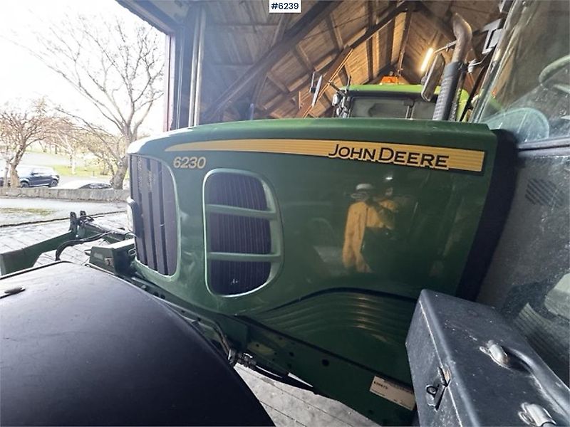 John Deere 6230
