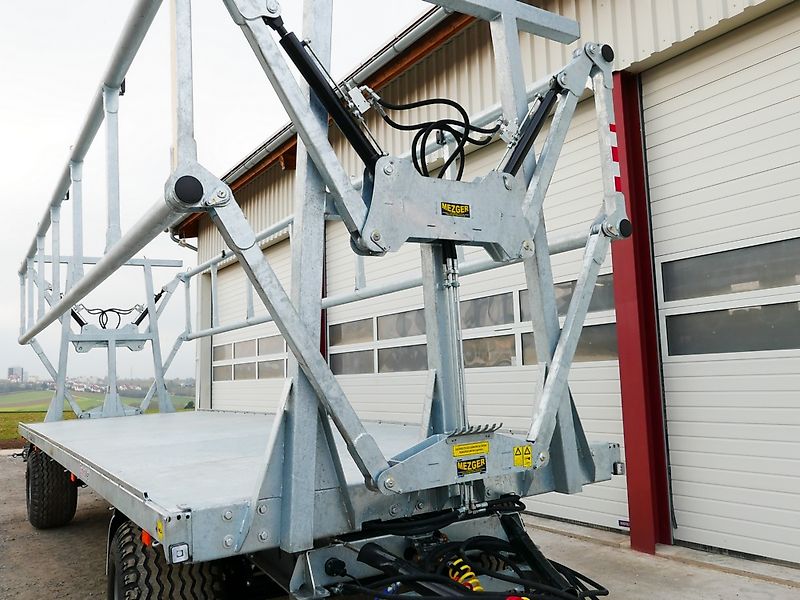 CynkoMet Ballenwagen BW 16 t H2 (Hydraulische Ladungssicherung) Strohwagen