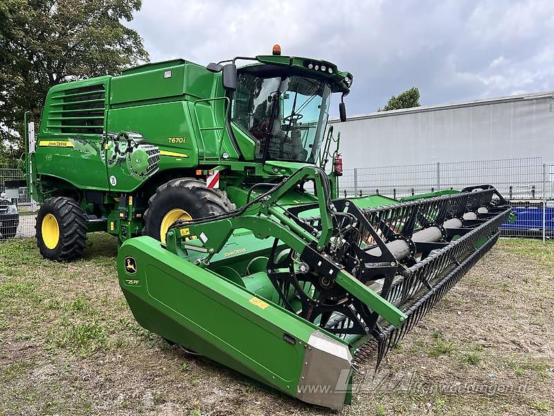 John Deere T670 i
