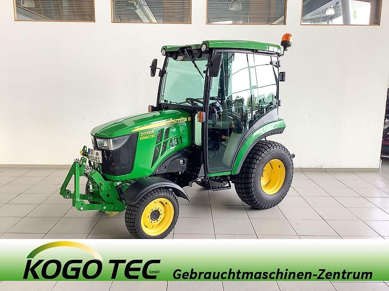 John Deere 2038R