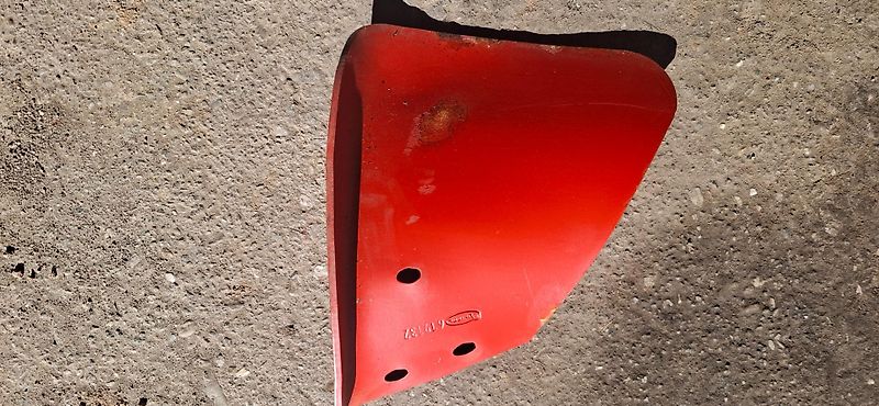 Kuhn Streichbleche, Anlagen, Vorschäler, Schrauben usw.