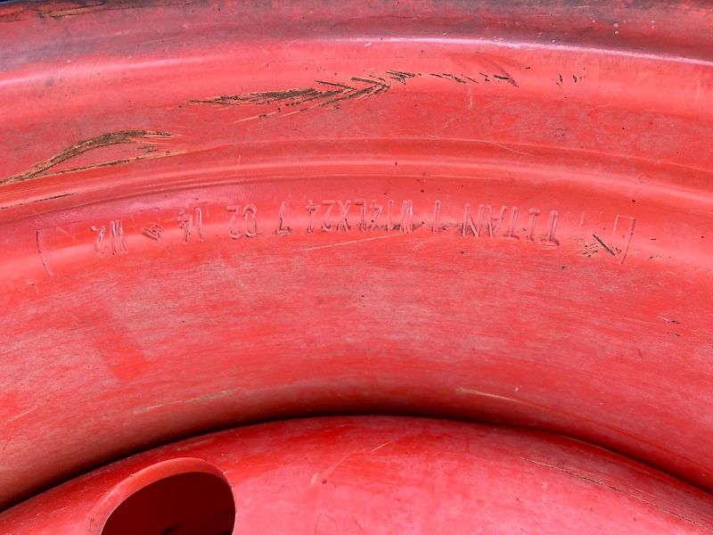 Claas Felgen Satz Vorne 14-24, 8-Loch, 275