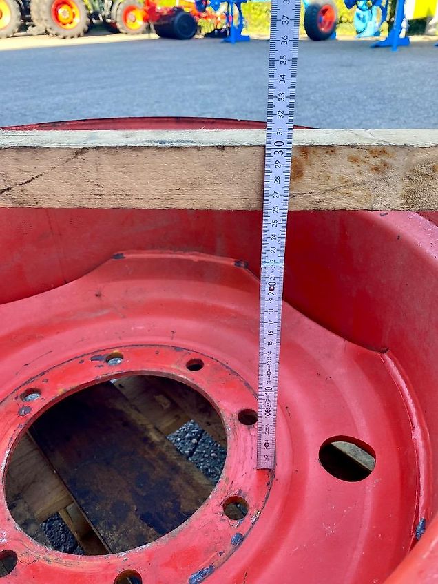 Claas Felgen Satz Vorne 14-24, 8-Loch, 275