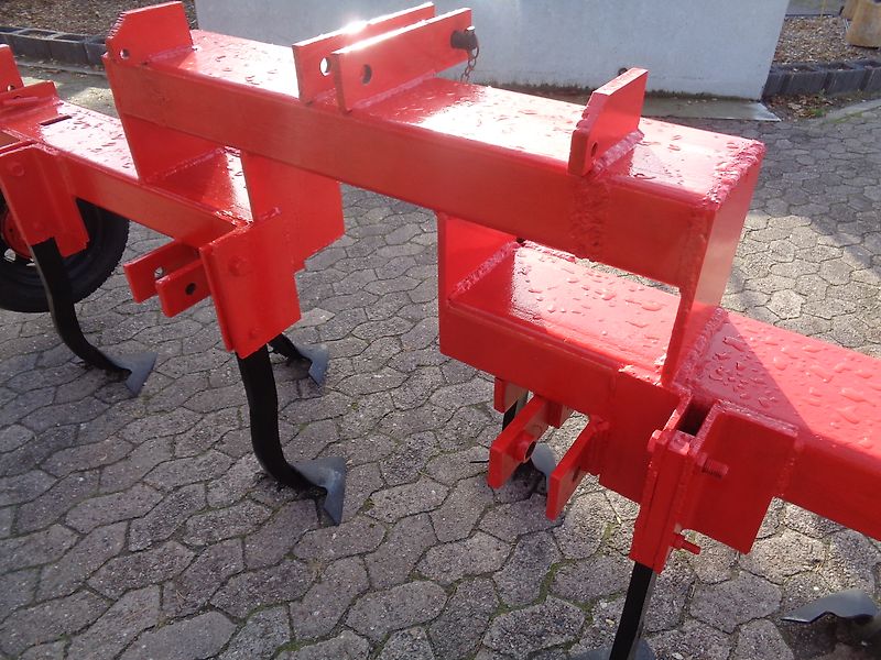 Kverneland Frontgrubber Howard mit Seitlichen Sahlstützräden &mit Luftbereiften Stützräder mit Zapfwellendurchtrieb als Vorbaugrubber Arbeitsbreite 250cm