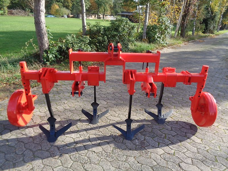 Kverneland Frontgrubber Howard mit Seitlichen Sahlstützräden &mit Luftbereiften Stützräder mit Zapfwellendurchtrieb als Vorbaugrubber Arbeitsbreite 250cm