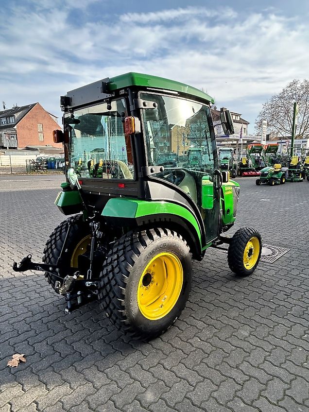 John Deere 2038R Kab