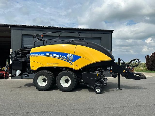 New Holland Bigbaler 1270 plus cropcutter