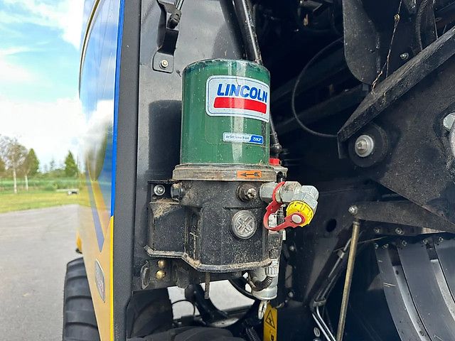 New Holland Bigbaler 1270 plus cropcutter