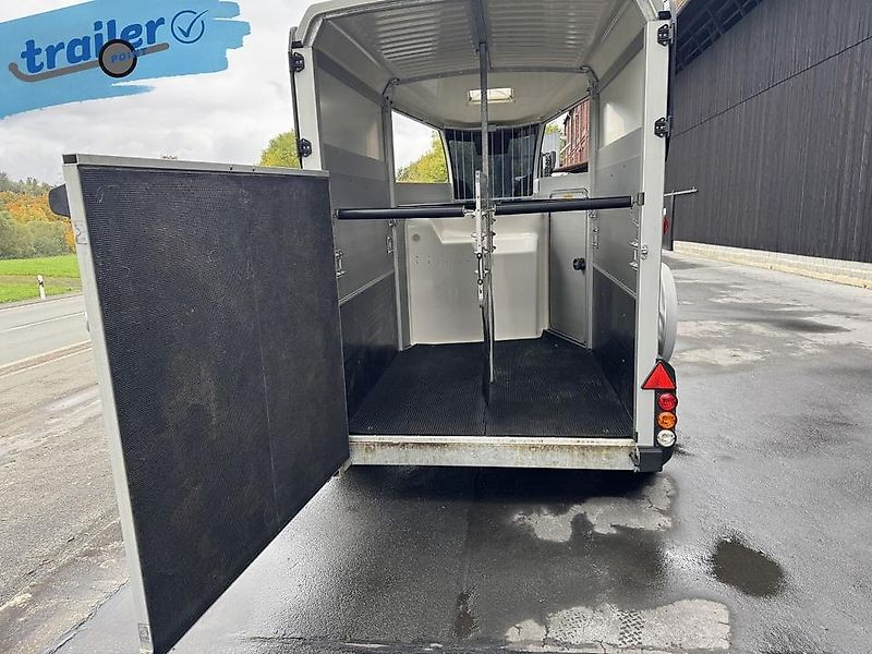 Ifor Williams Pferdeanhänger - HBX506 mit Sattelkammer