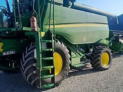 John Deere T 670 i