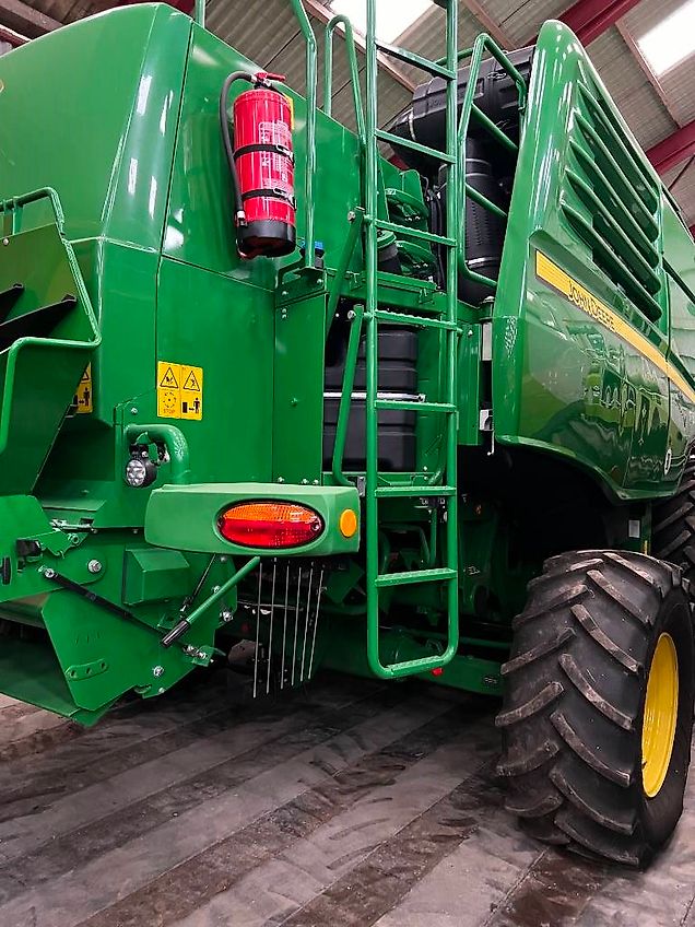 John Deere T 670 i