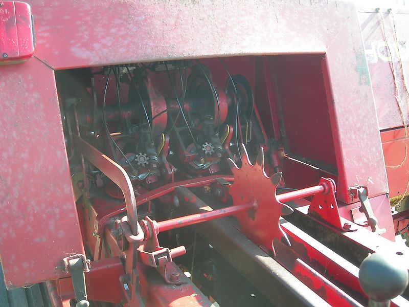 New Holland NH HAYLINER 276