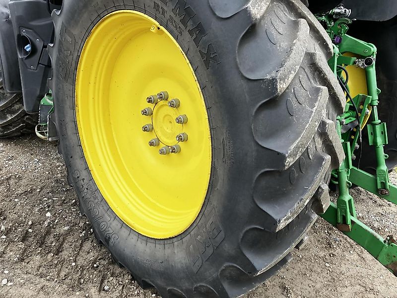 John Deere 6230R