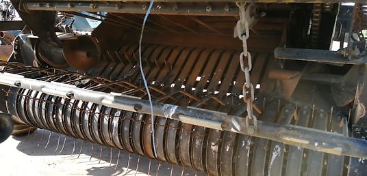 New Holland PRESSE BR 750A POUR PIECES