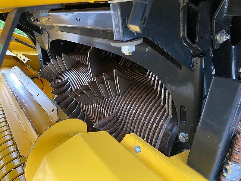 New Holland BB 1290 High Density CropCutter