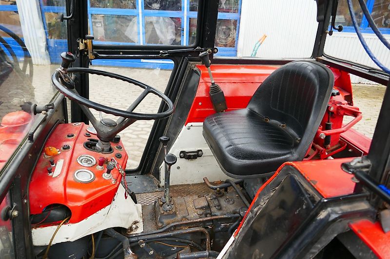 Lindner Traktoren 420S Allrad mit Niedrigkabine und Industriefrontlader