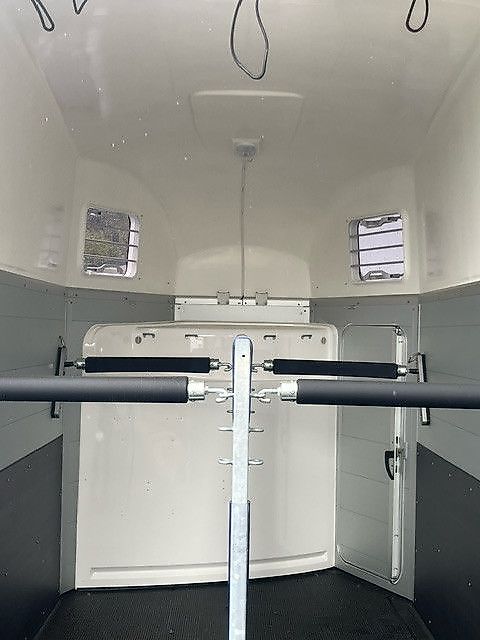 Humbaur Xanthos Aero Pferdeanhänger 2,4t. ALU SK DS NEU