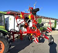 Pöttinger Hit 910 AZ - ein 8-er Kreiselheuer mit hydraulisch-klappbarem Transportfahrgestell