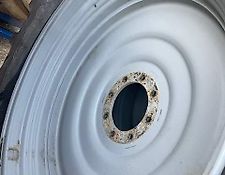 Deutz 18-42 Wiel vast deutz gebruikt 221-275-8 ET+40 Deutz 18-42 Wiel vast deutz gebruikt 221-275-8 ET+40