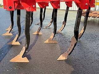 BM Maschinenbau Grubber 3m, 3-Balkig, gebr. Stachelwalze Pöttinger, Gänsefusschare oder Doppelherzschare