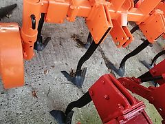 Howard Kongskilde Becker Howard  kein Maschio Kerner Amazone Lemken Frontgrubber 250 cm Arbeitsbreite alle 7 Stiele sind auf einem stabile Tragrahmen geschraubt zur universellen Arbeitseinstellung 2 große Stützräder zur exakten Tiefeneinstellung mit Hitch & Zapf