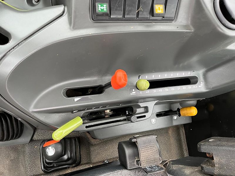 Claas AXOS 330 C, Frontlader FL 100, Niedrigdach, nur 2.443 h !