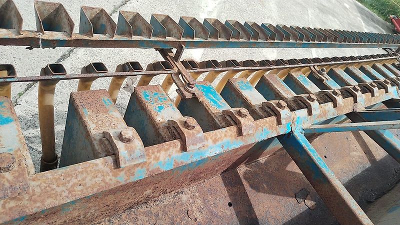 Amazone Amazone D9 Drillkasten mit Getriebe 30 Reihig Ideal für Engsaat oder für Spezialanwendungen Orginal Amazone D7 Drillkasten Spezialanfertigung mit 30 Ausläufen