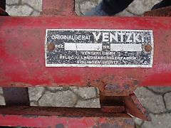 Carre 4 Reihige Hacke mit Exaktsteuerung von Hand im Heck