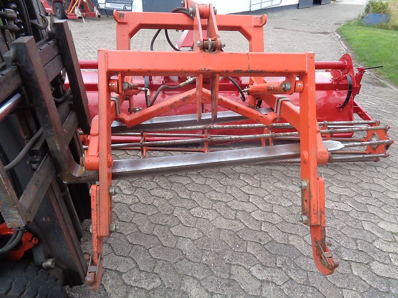 Kongskilde Howard Bodenfräse 315 cm Arbeitsbreite mit Pakerwalze & Hubgerüst Hydrolift Model HR28 305 DU mit 3 Gang Schaltgetriebe