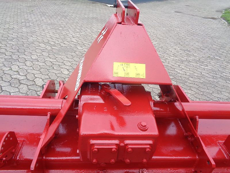 Kongskilde Howard Bodenfräse 315 cm Arbeitsbreite mit Pakerwalze & Hubgerüst Hydrolift Model HR28 305 DU mit 3 Gang Schaltgetriebe