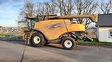 New Holland CR 9070 Elevation