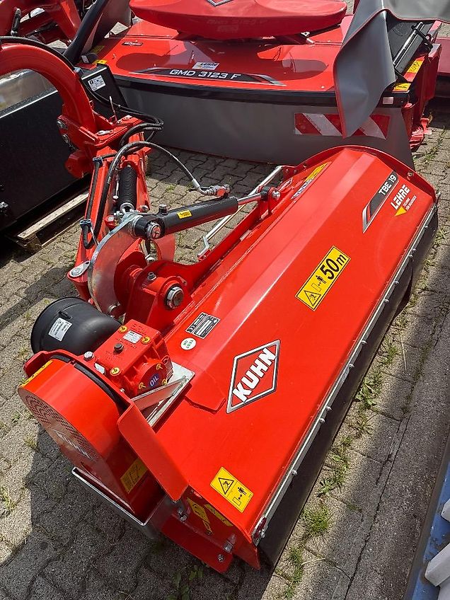 Kuhn TBE 19 Auslegermulcher mit Weitwinkel Gelenkwelle