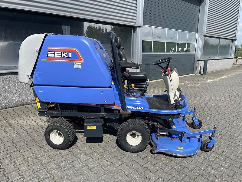 Iseki SF240F diesel frontmaaier met opvang