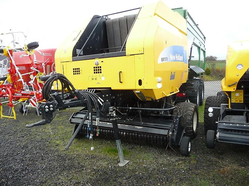 New Holland BR 7070