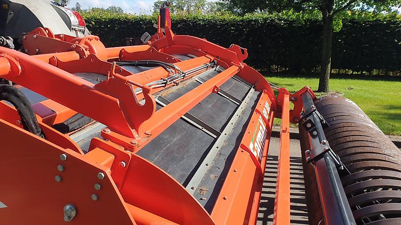FarmaX Farmax LRP Profi 300 300cm Arbeitsbreite 55cm Arbeitstiefe Mit Hydraulischer Arbeitstifeneinstellung 5Grubberstile 100% Pakerwalze 80cm Durchmesseer Kampfgewicht 1700kg Fremdörpersicherun über Nockenschaltkupplung Nockenringwalze 80cm
