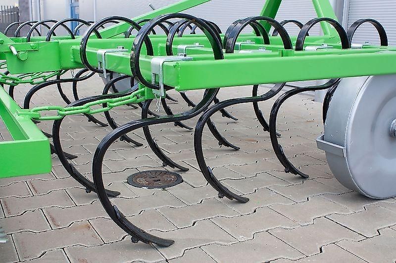 Bomet Saatbettkombination / Tilling set / Cultivateur / Aggregato di coltivazione / Культиватор / Agregat uprawowy