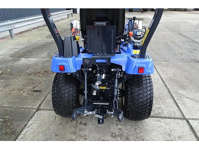 Iseki met voorlader .TXGS24