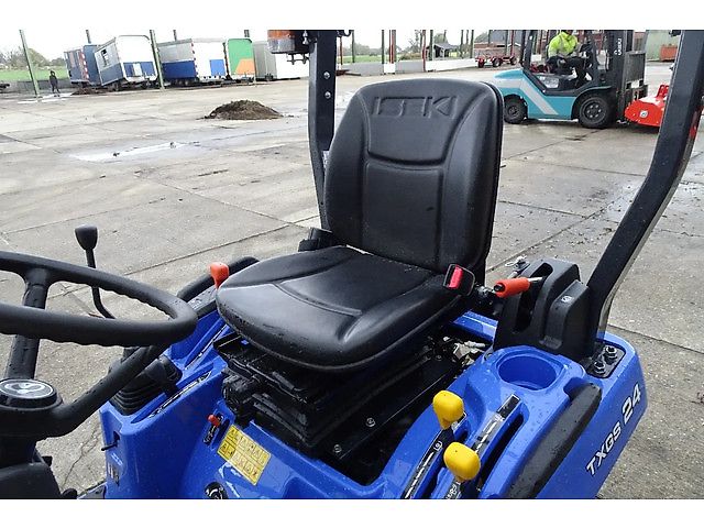 Iseki met voorlader .TXGS24
