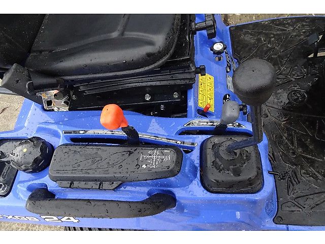 Iseki met voorlader .TXGS24