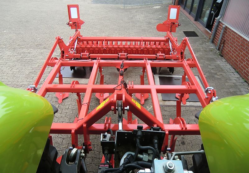 Maschio TERREMOTO 3-300 mit Dachringwalze